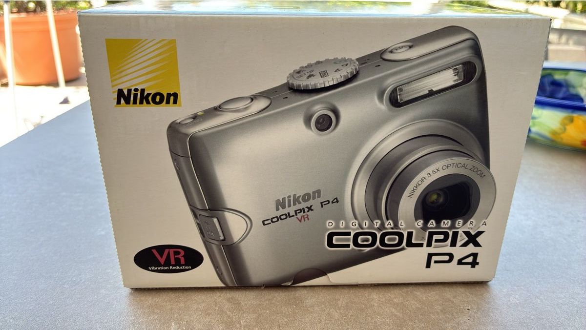 Coolpix Appareil photo: Nikon Coolpix P4 Digitalkamera mit VR – D'occasion à Bettlach par Brissoni