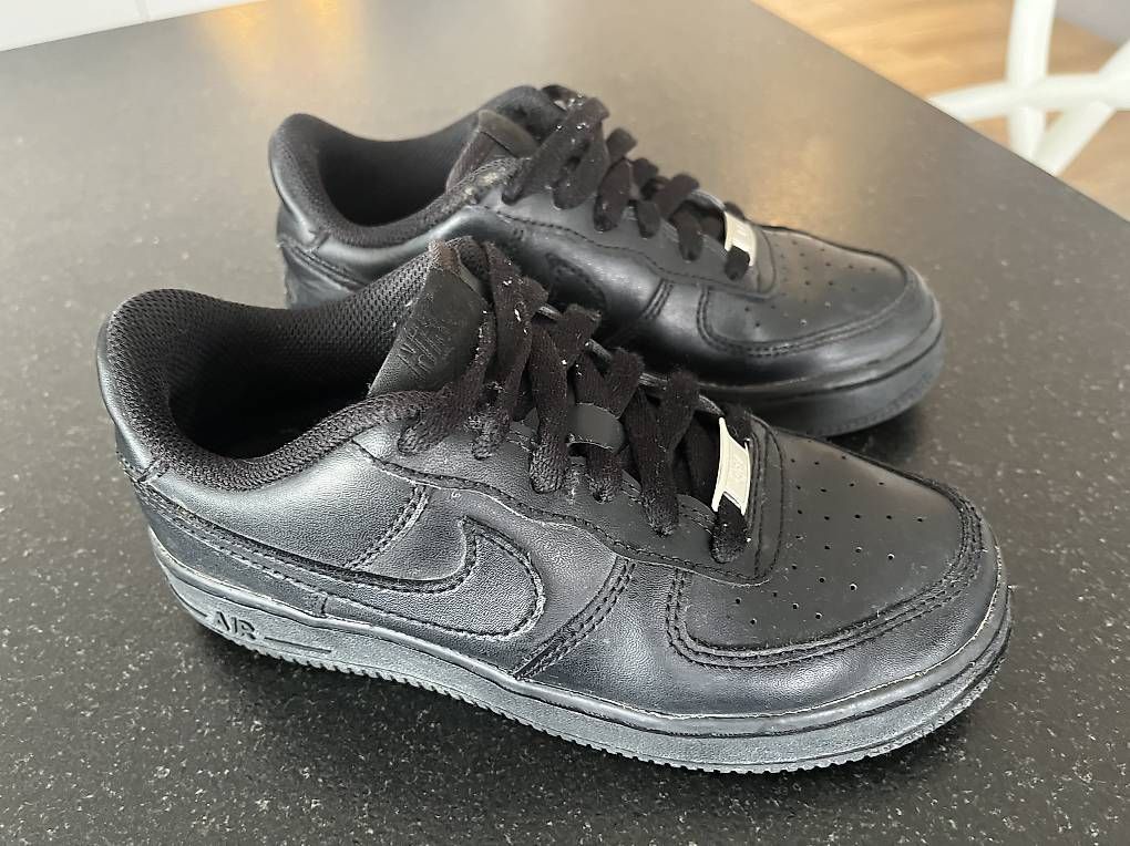 Chaussures garçon: Nike Air force one enfant taille 35 – D'occasion à Vufflens-la-Ville par floschlier 1