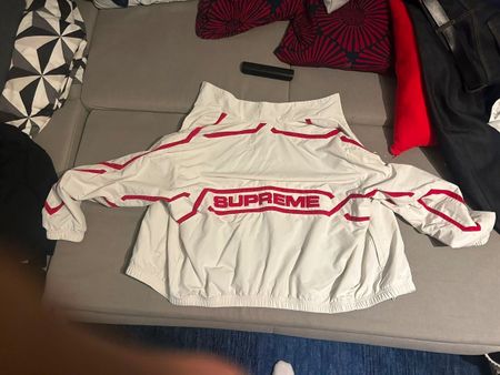 Supreme Jacke weiss rot