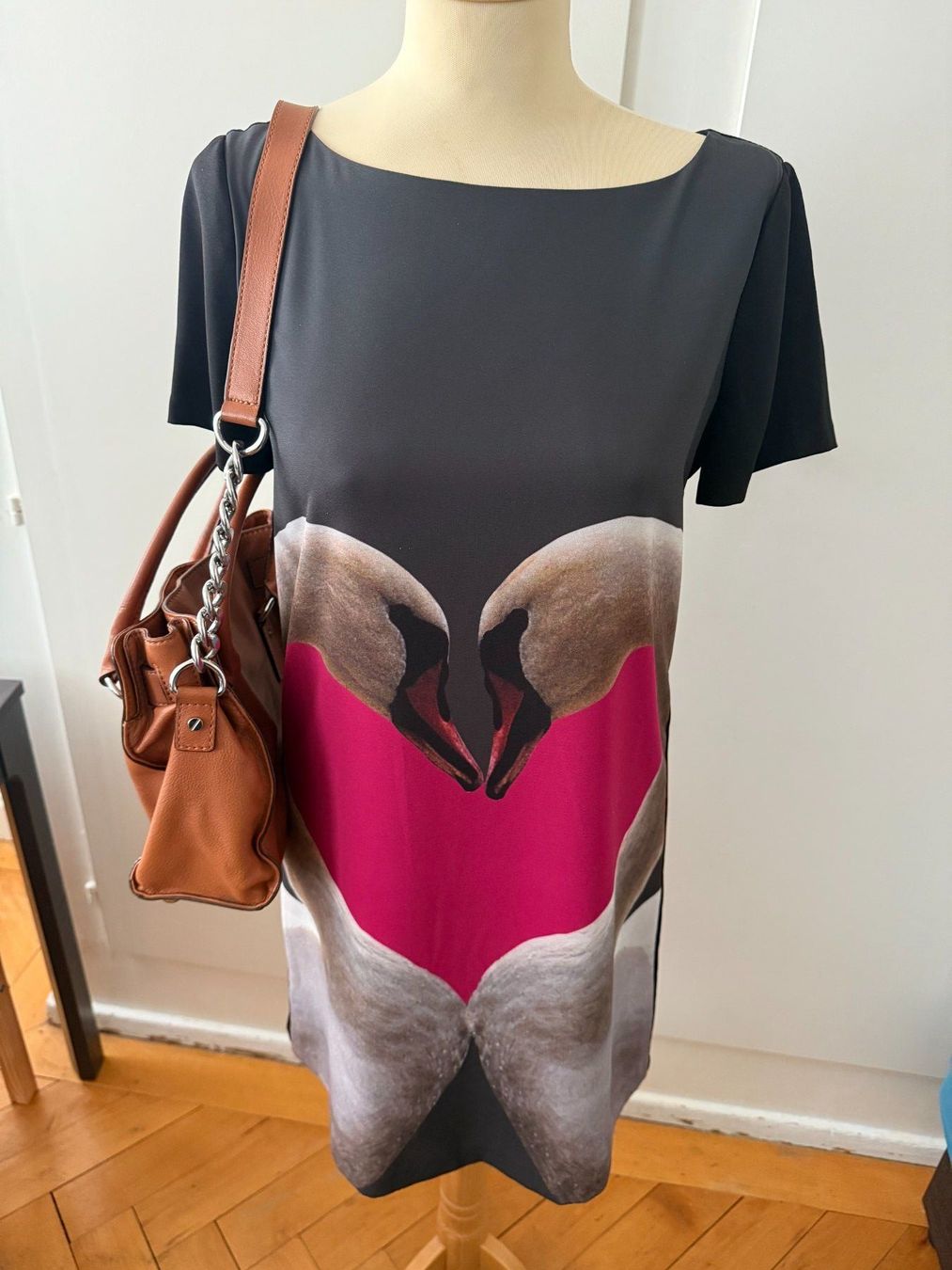 Kleider: Robe droite noire – Neu (gemäss Beschreibung) aus Le Locle von tchanatakoua 5