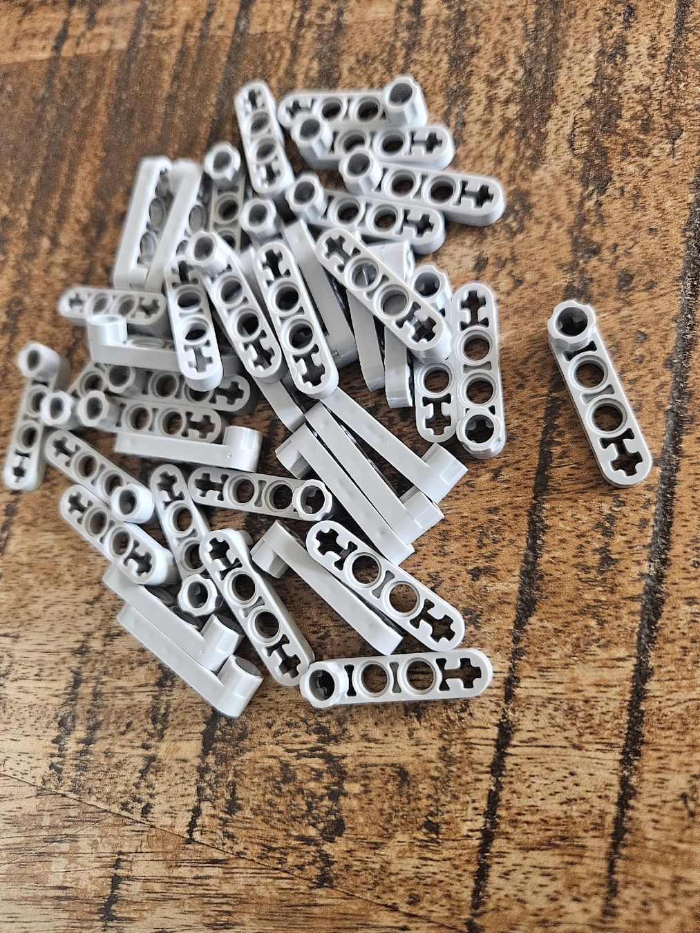 Lego Baukästen: lego 2825 lot de 40 pièces Light Bluish Gray Technic, – Gebraucht aus Confignon von Ecrofigs 1