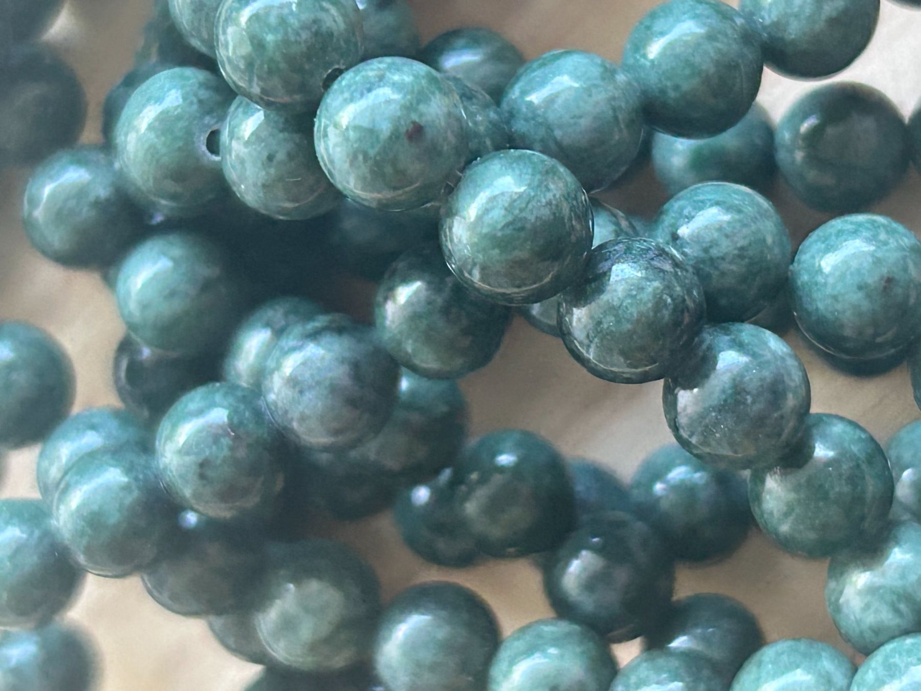 Minerali & Pietre curative: Strang echte dark Jade beads 8 mm – Nuovo e nell'imballaggio originale da Niederrohrdorf venduto da Ytobi