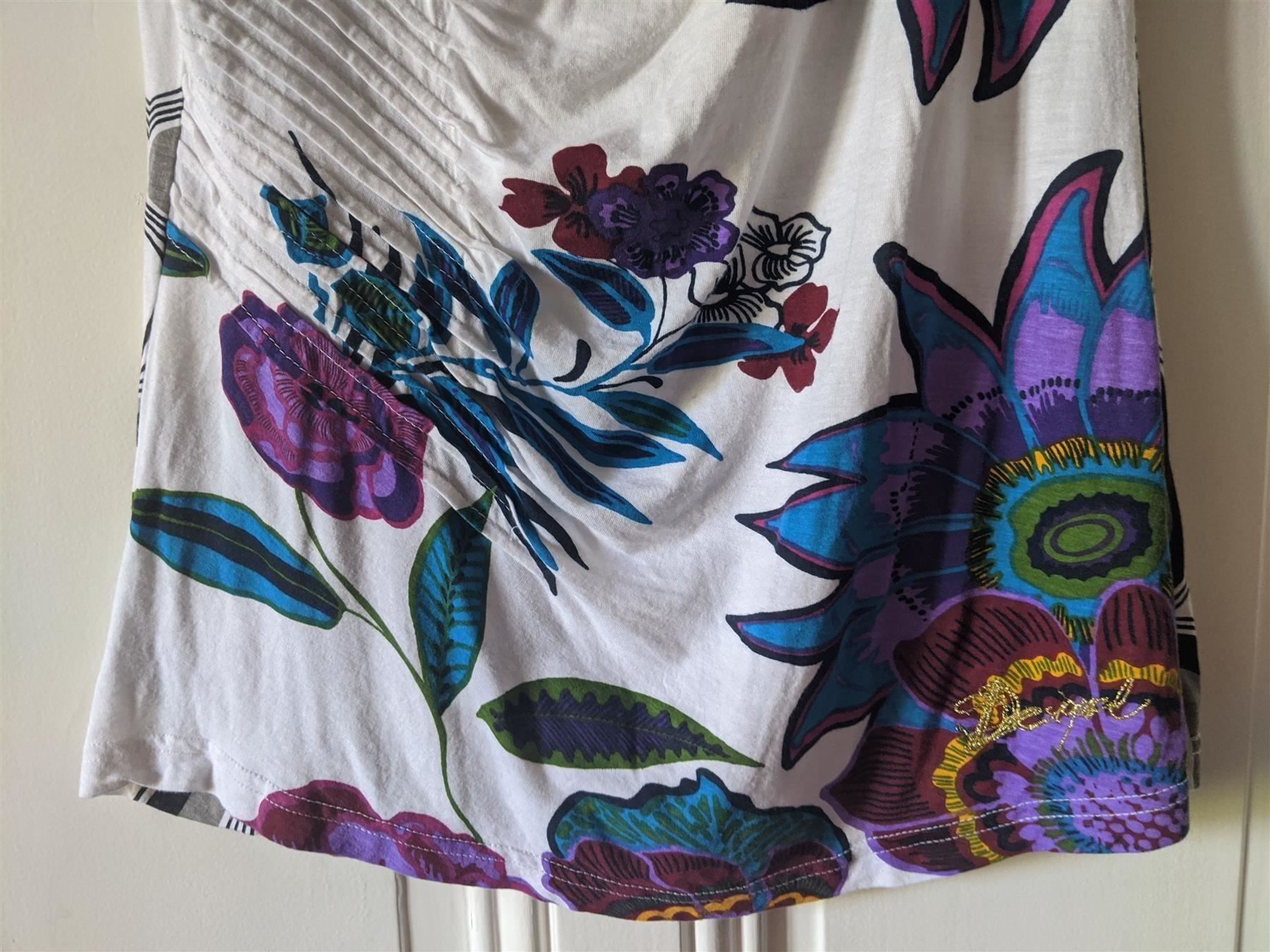 Desigual T-shirt: DESIGUAL : Top romantique/graphique M-L – Usato da Petit-Lancy venduto da lilycerise 3