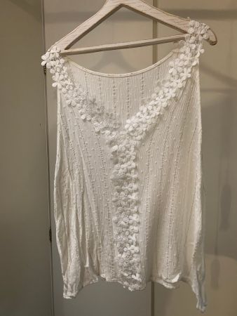 Sommerliches Top, 46/XL, weiss mit Goldfäden + Spitze