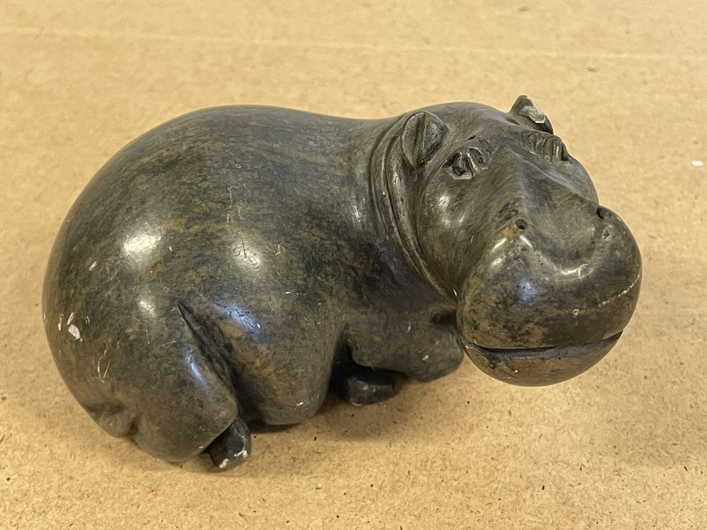 Statuette En Pierre Massive Avec Crapaud