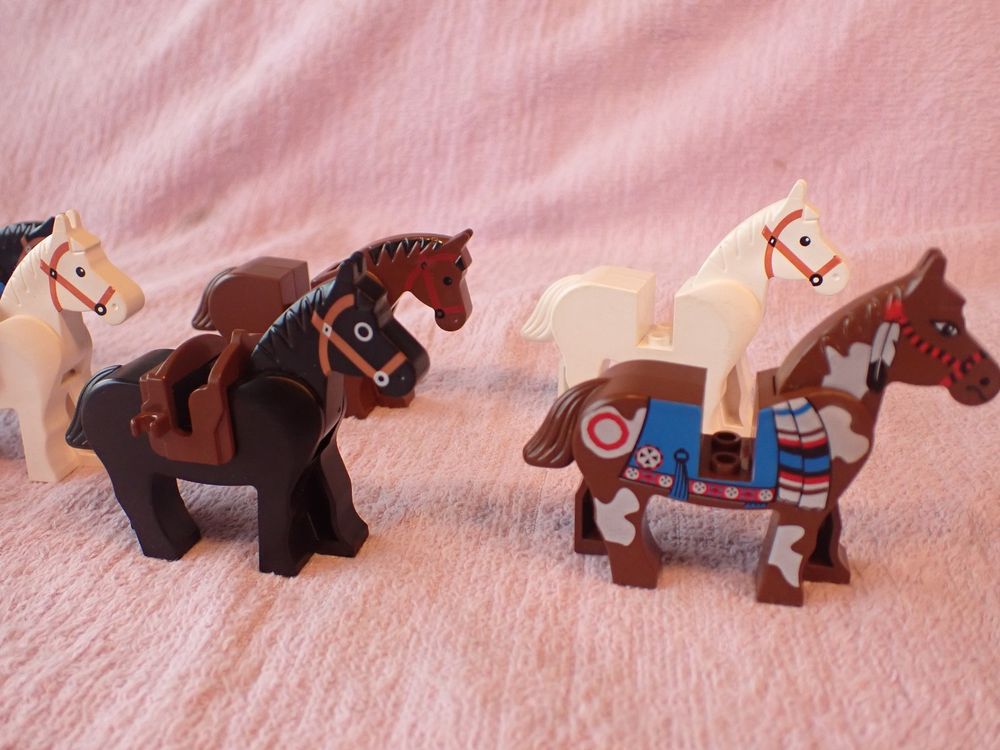 8 schöne alte LEGO Pferde für Ritter, Indianer oder mehr (Gebraucht) in ...