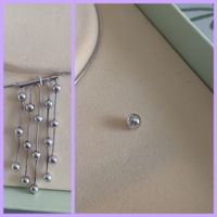 Collier et boucles d'oreilles argentés élégants avec boît...