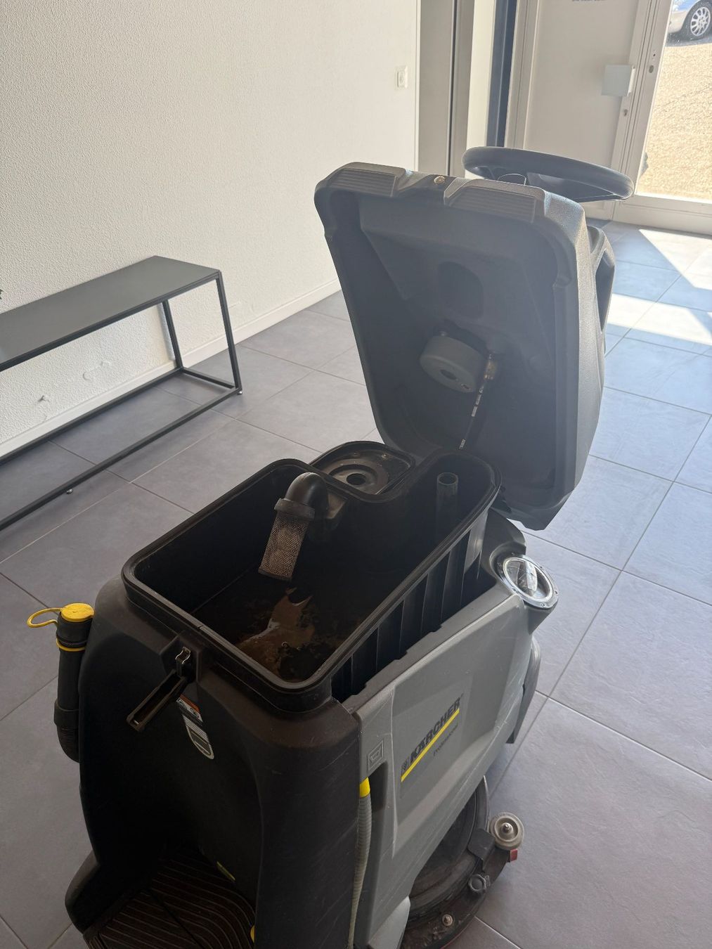 Kärcher Tutte le macchine: Kärcher Professional B 40 RS Step-on Scheuersaugmaschine – Usato da Aesch BL venduto da inf_97xr 8