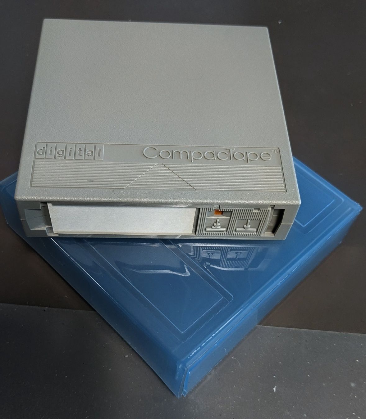 Disques durs: digital - CompactTape I (DLT) - Used – D'occasion à St-Aubin-Sauges par fsf_d22l
