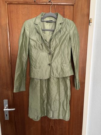 Olivgrünes Kostüm, Kleid Gr. 36, Blazer Gr. 34