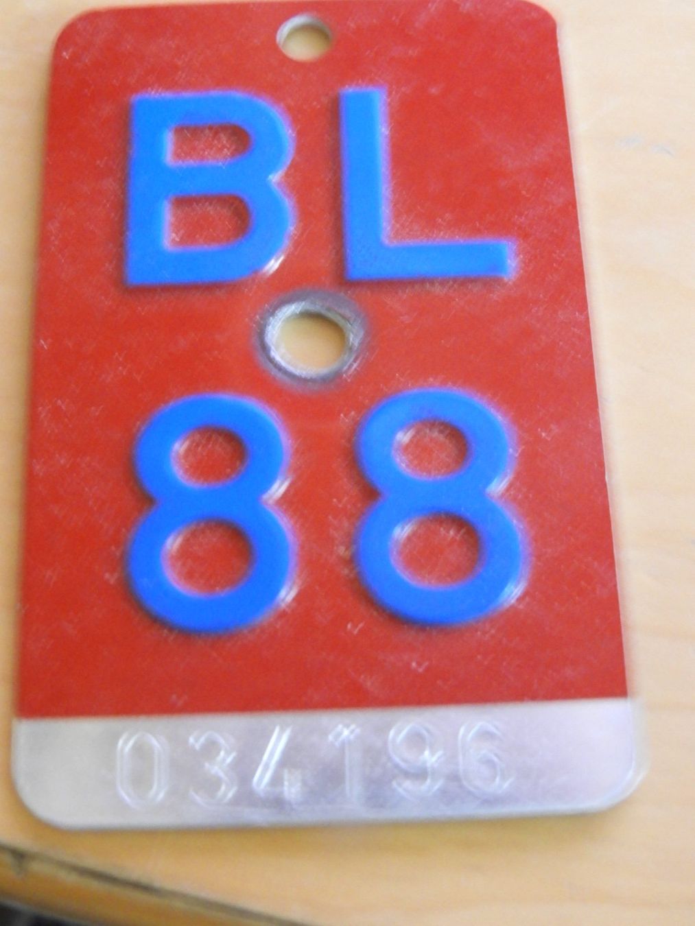 Insegne: VELO 1988 BL PLAKETTE – Usato da Ettingen venduto da troll-mutter