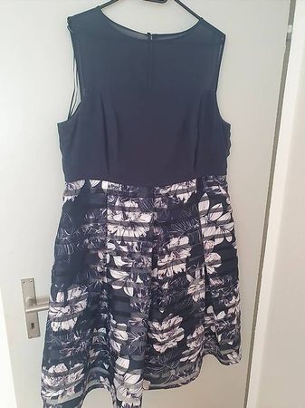 Wunderschönes kurzes Festkleid Gr.48