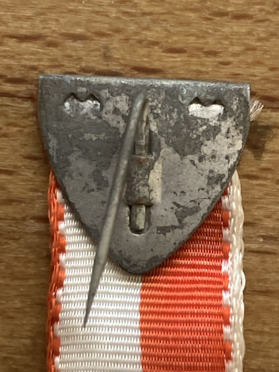 Medaglie: Schweizer Orden Anstecker Winterhilfe 1943/44  – Usato da Erlenbach im Simmental! venduto da Simmentaler-Perlen 2