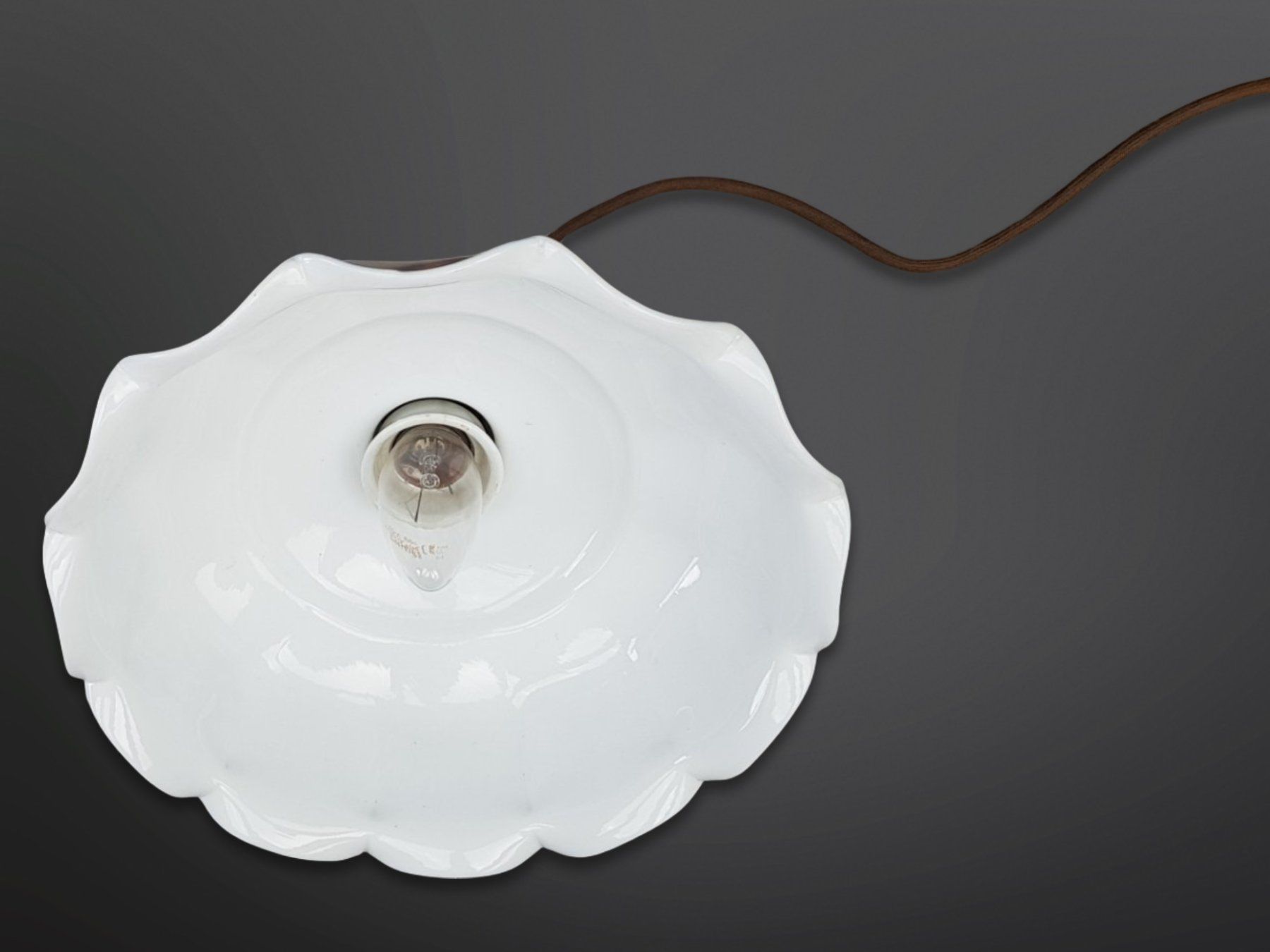 Lampade: Vintage Pendellampe aus Opalglas – Usato da Suhr venduto da Restwert_Suhr 2