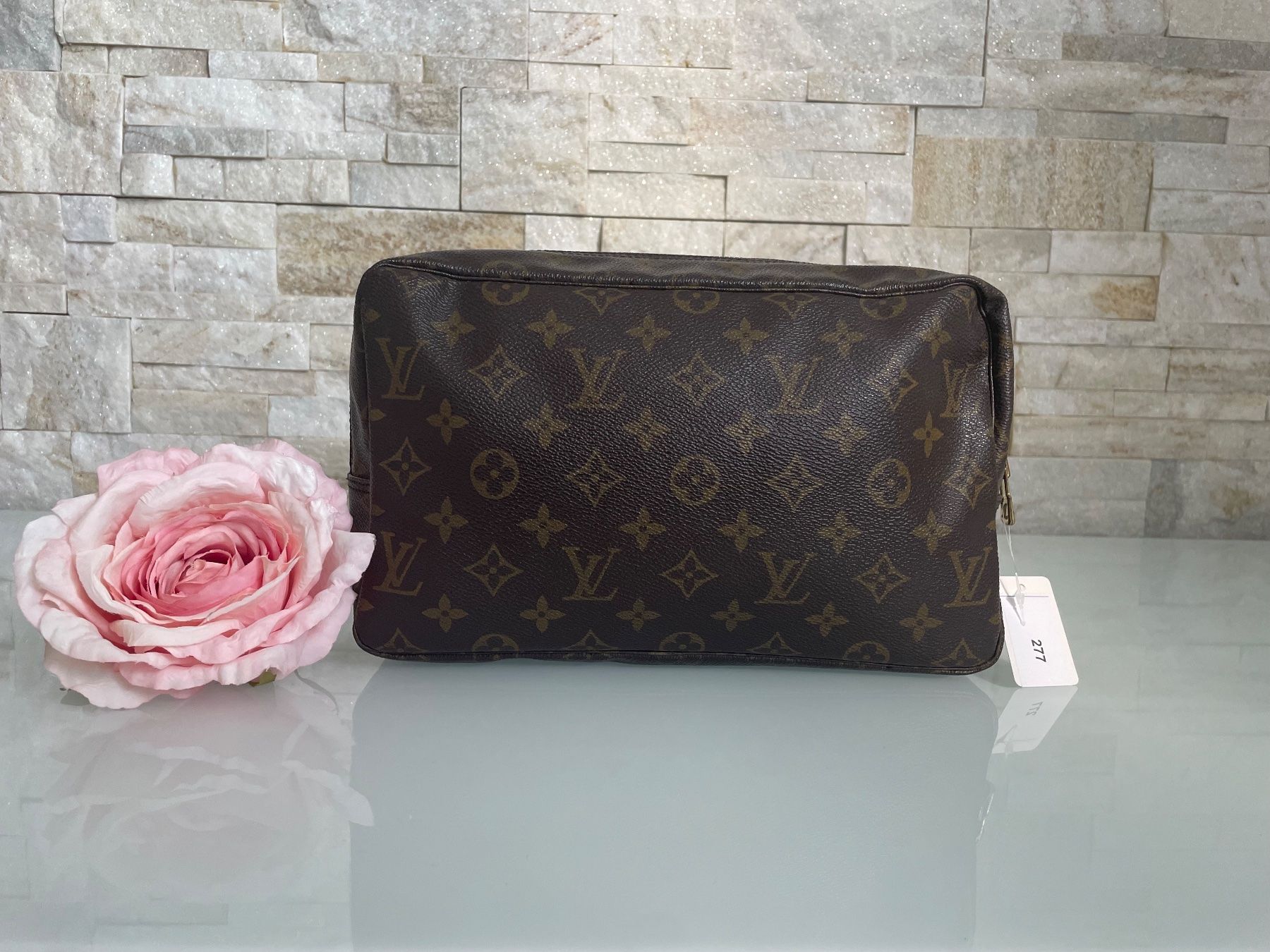 Louis Vuitton Borse da donna: Louis Vuitton Necessaire - Nr. 277 – Usato da Hittnau venduto da LuxAndMore
