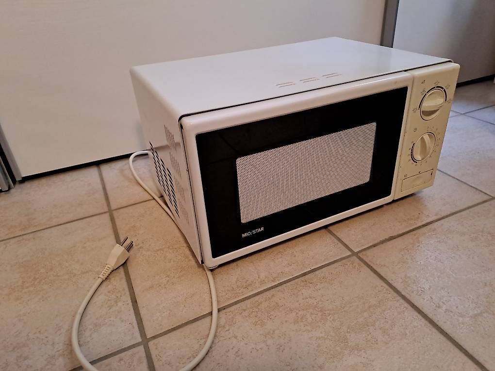 Elettrodomestici da cucina: Micro-ondes Mio Star – Usato da Gland venduto da bug_s7rw