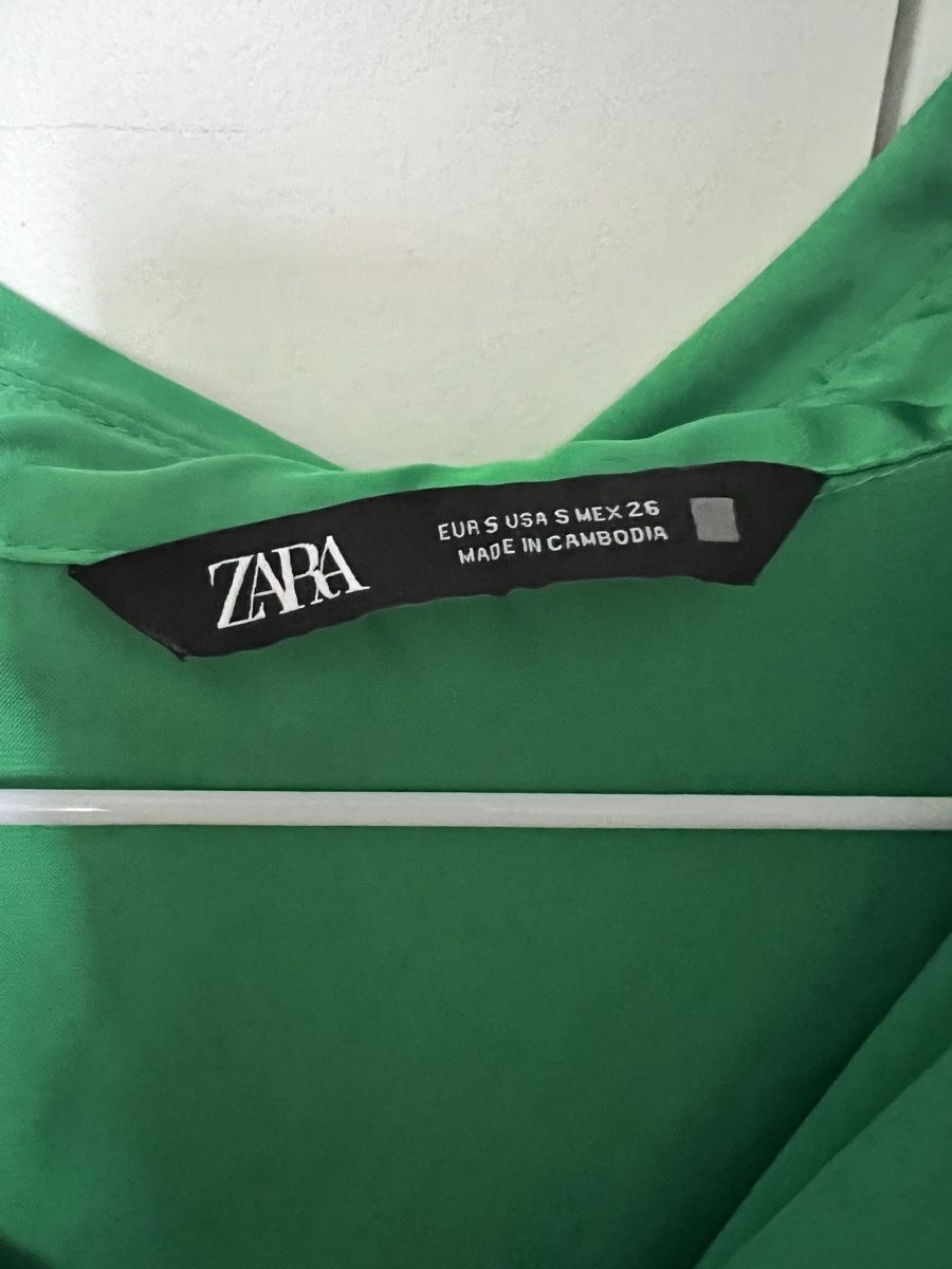 Zara Blusen: Zara Green Satin Blouse, Size S – Gebraucht aus Zürich von lexi_alex 1