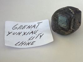 Granat Rohstein / natürlicher Kristall (17,9g)