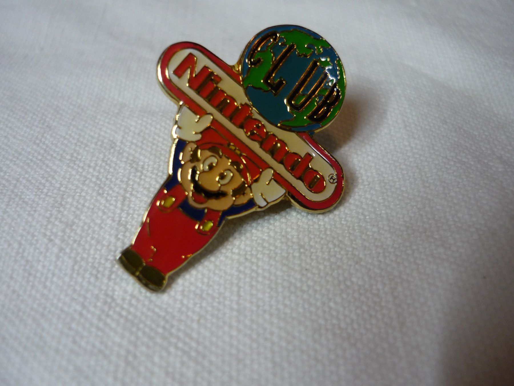 Nintendo Placchette & Badge: Original Nintendo Club Pin - Super Mario – Usato da Beringen venduto da Flatretriever