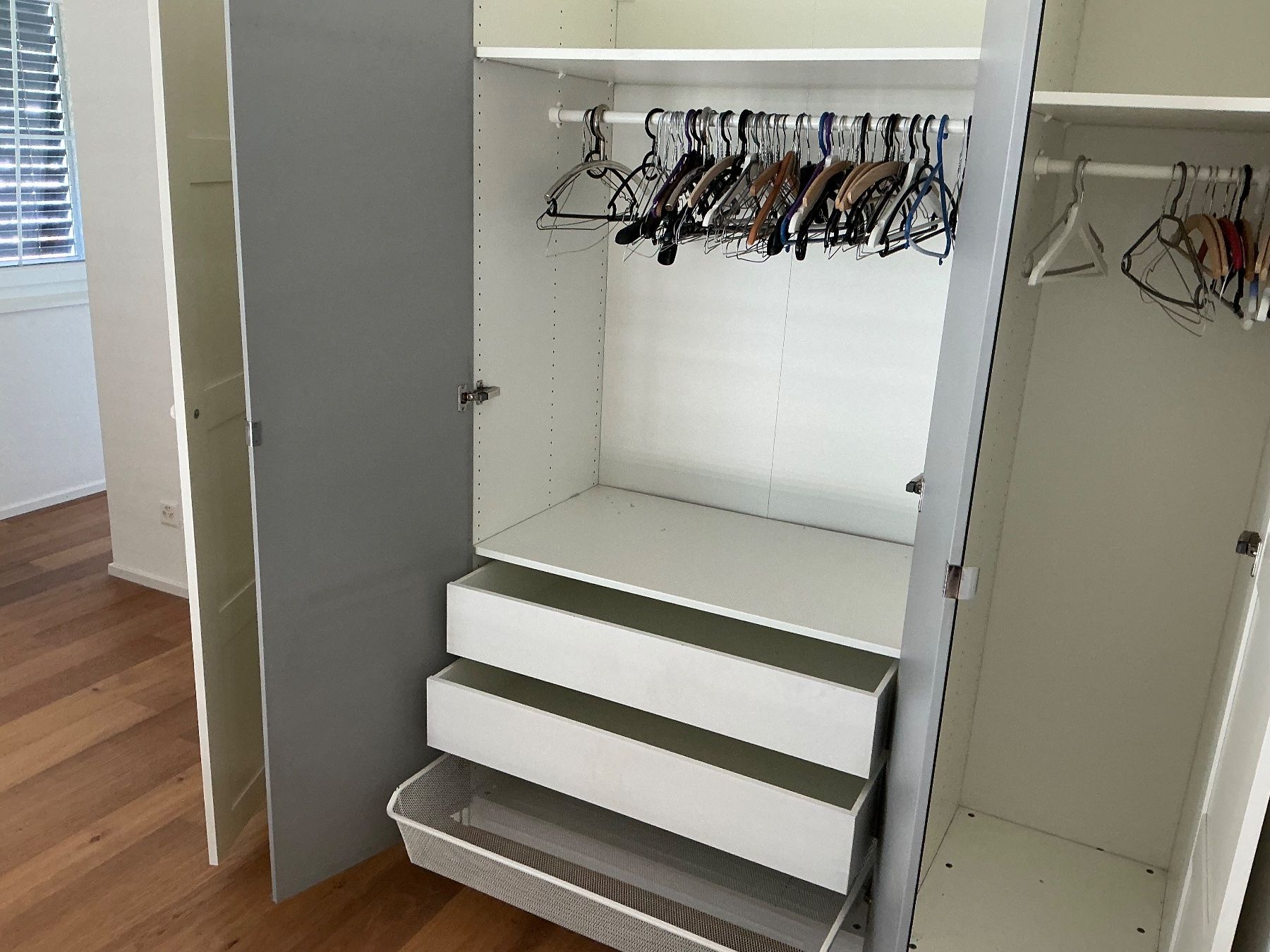 Armadi: Kleiderschrank weiss – Usato da Muhen venduto da inf_n255 2
