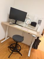 Homeoffice Set (elektrischer SchreibTisch, Monitor und Hocke