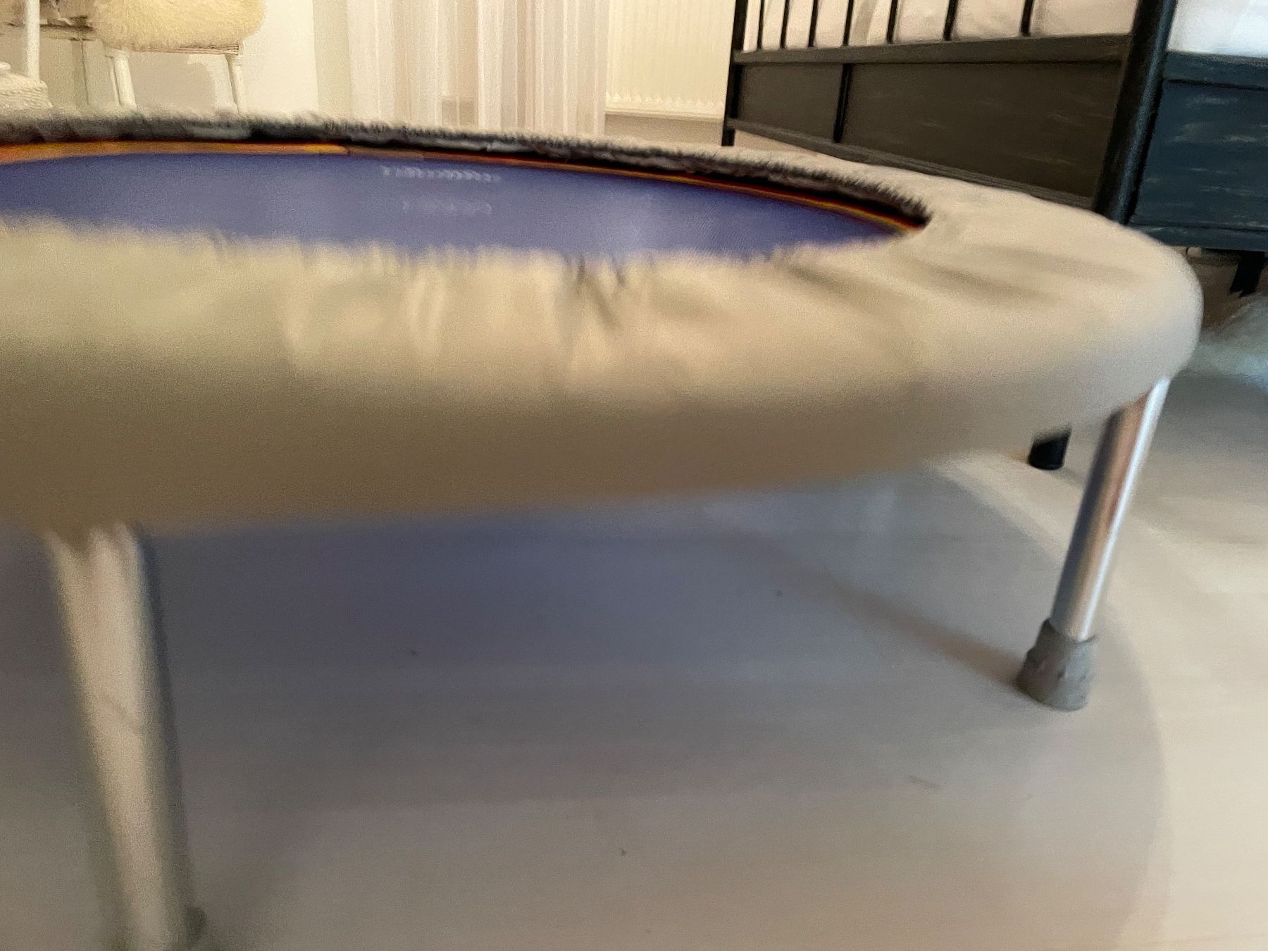 Trampolini: Trampolin ,TRIMILIN blau ,mit stange – Usato da Pfeffingen venduto da Purzzeli 2