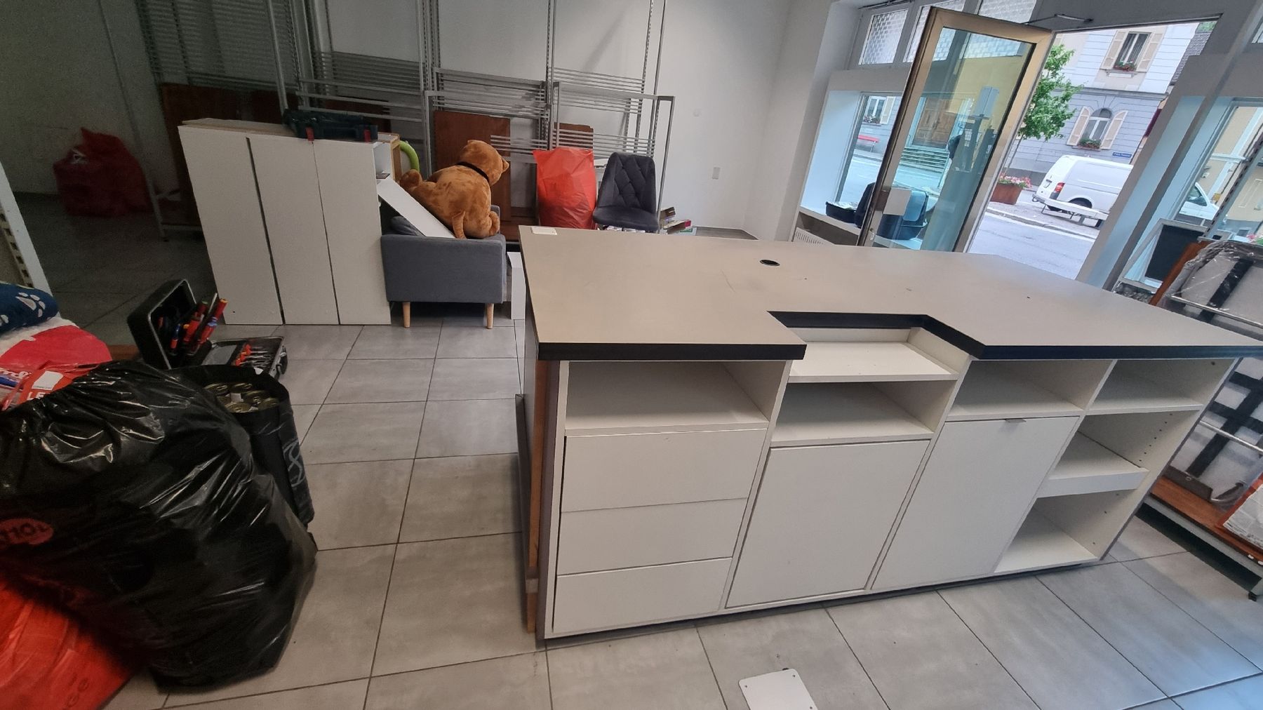 Allestimento di negozi e stand fieristici: bancone da negozio – Usato da Airolo venduto da ryangobbi 1