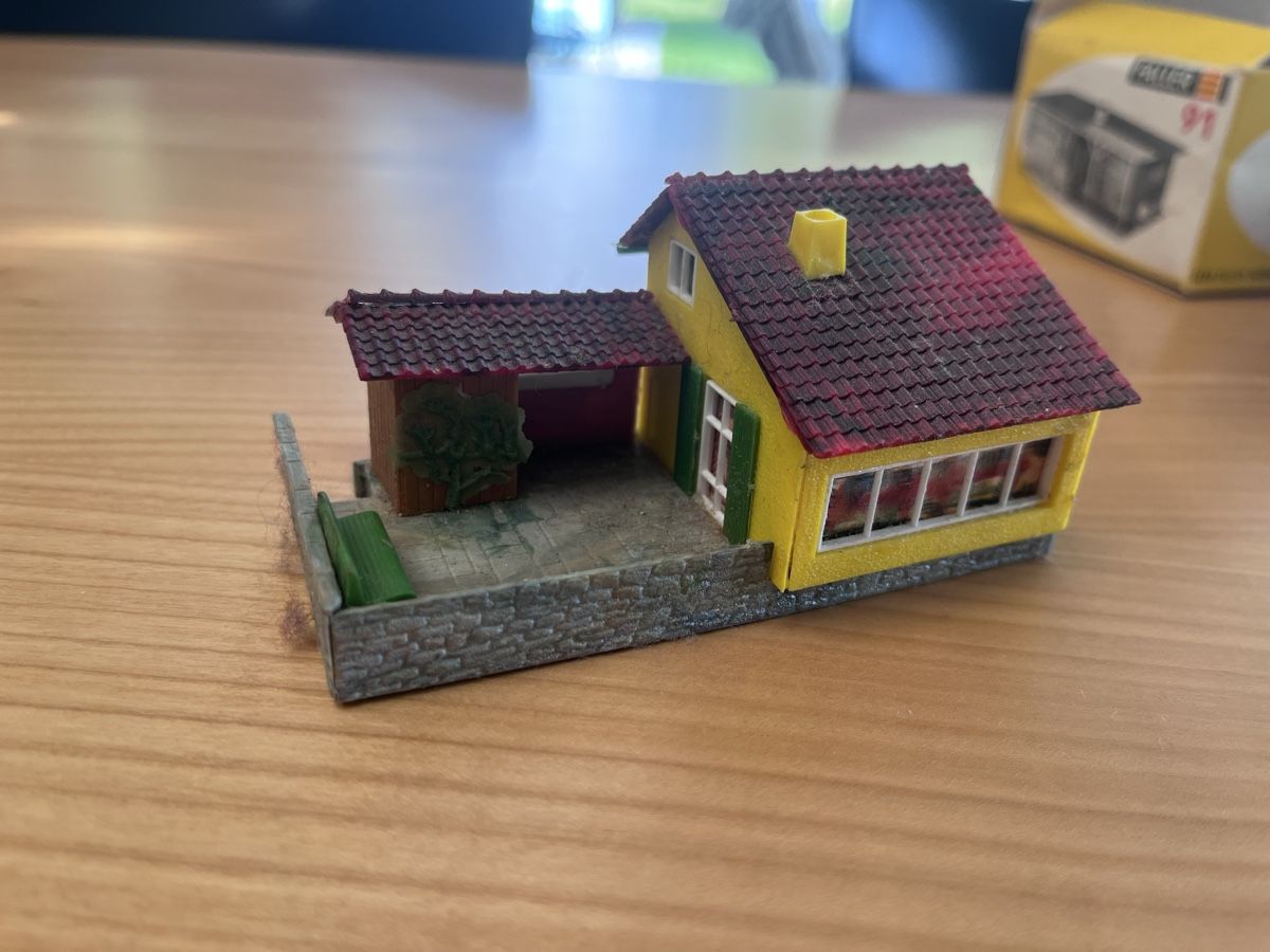 Faller Modelleisenbahnen: Div. Fallerhäuschen; Bahnhof (91), Kirche, etc.  – Gebraucht aus Russikon von Roeve55 1