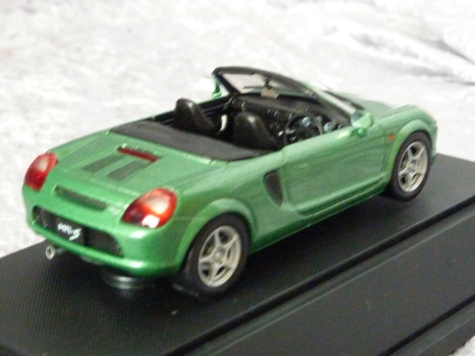 Toyota Modellini d'auto: Toyota MR2  1:43 – Nuovo e nell'imballaggio originale da Dürrenäsch venduto da modellautos4you 4
