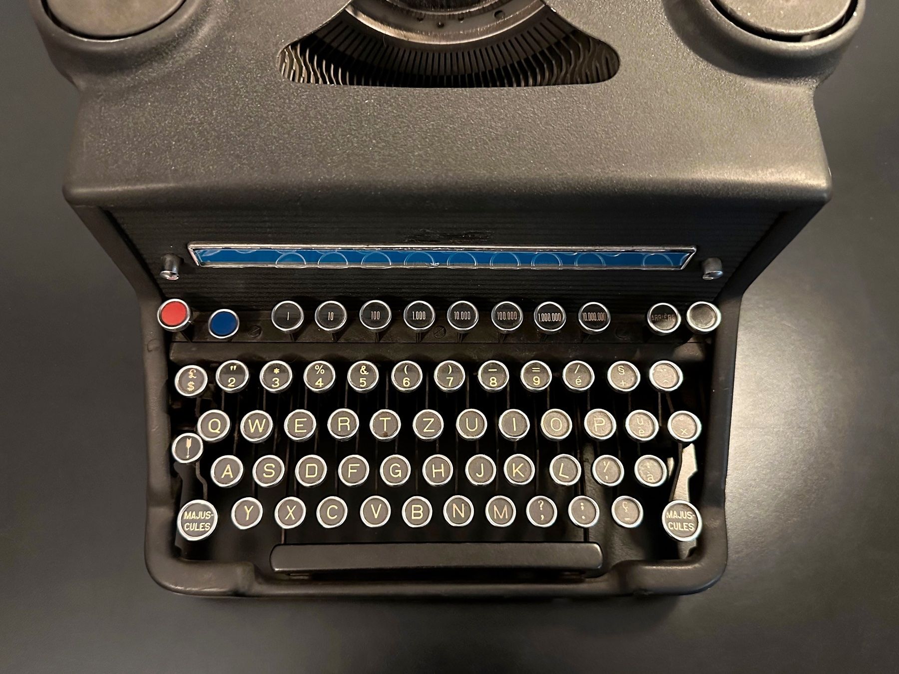 Olivetti Schreibmaschinen: Olivetti M40/3 Schreibmaschine – Gebraucht aus Zürich von Einzelheiten 7