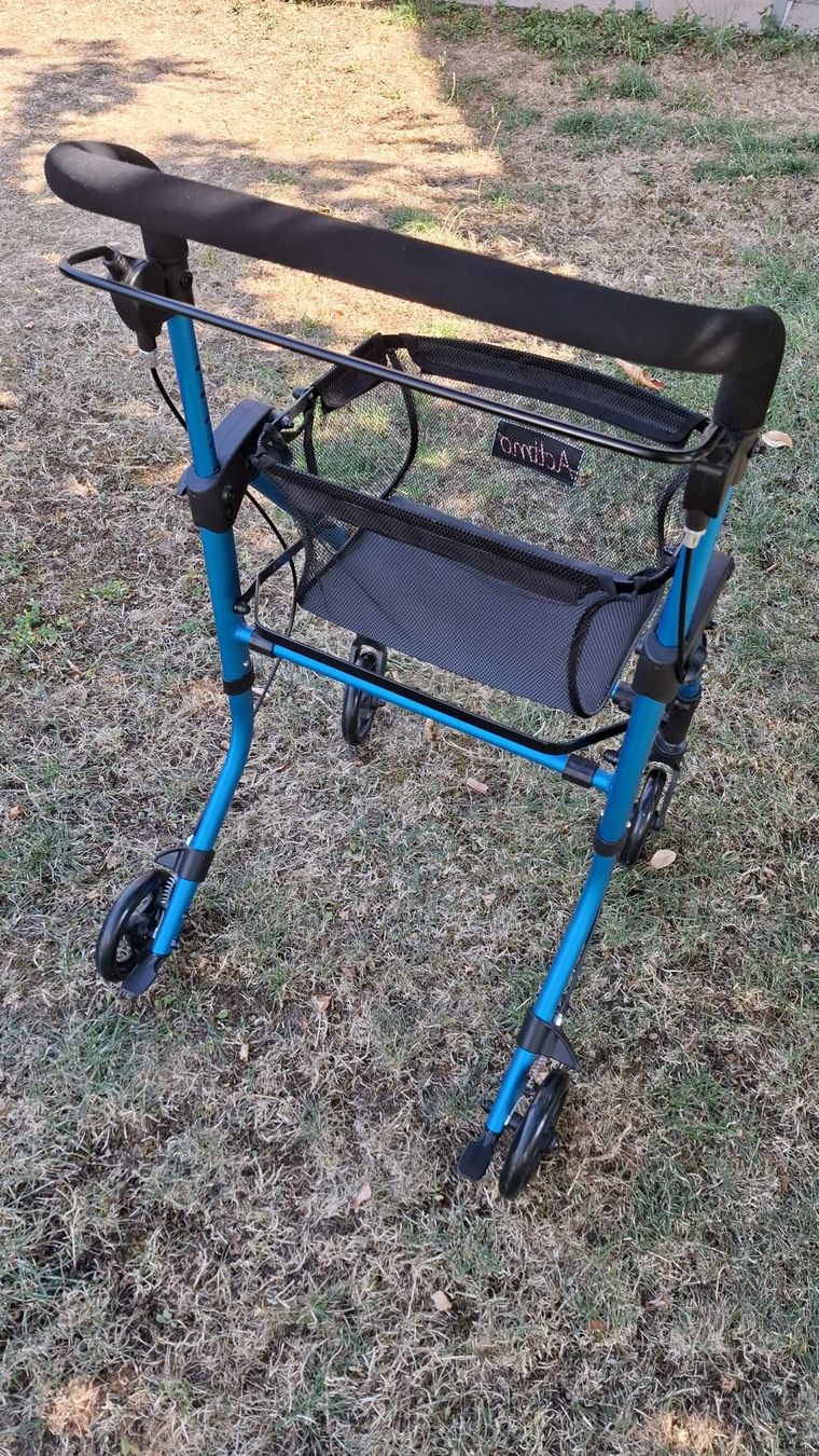 Ausili per la deambulazione: Rollator Actimo blau zusammenlegbar mit Tablett – Nuovo (secondo la descrizione) da Böbikon venduto da Sweetmilka 2