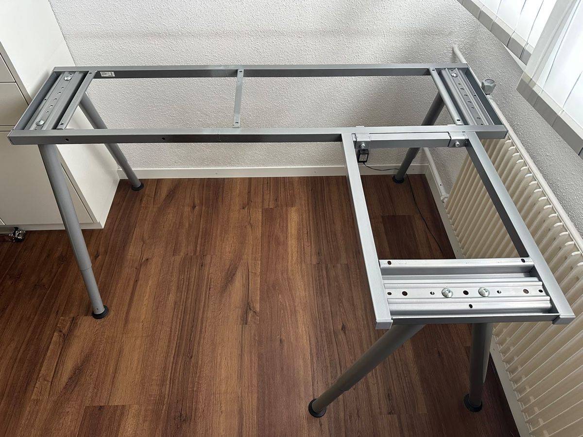 Schreibtische: IKEA Eckschreibtisch GALANT – Gebraucht aus Siebnen von Hubliv 2
