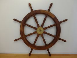 Grosses Schiffssteuerrad aus edlem Holz, Durchmesser 102 cm