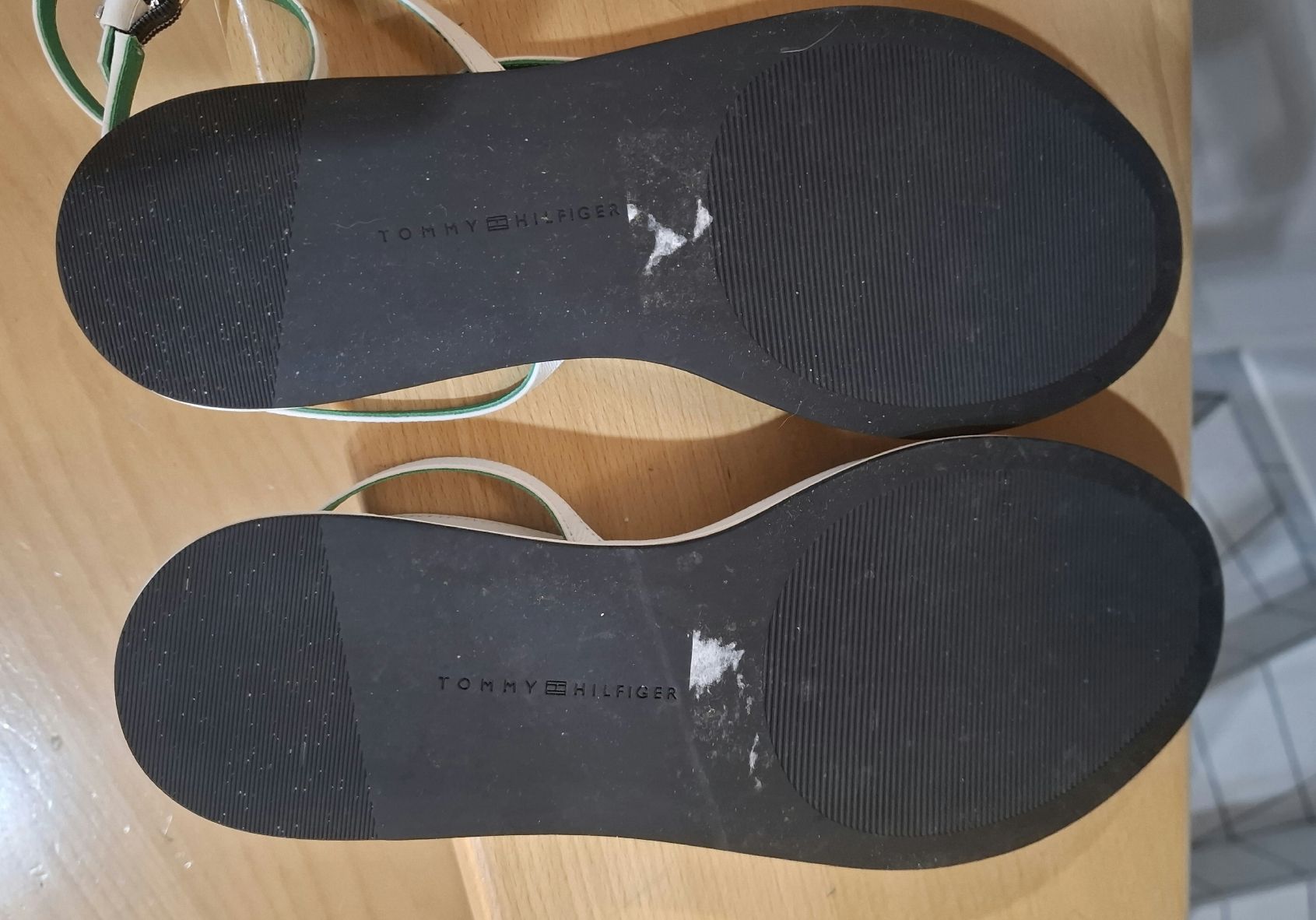 Tommy Hilfiger Scarpe da donna: Sandalen Tommy Hilfiger in Gr. 40 – Nuovo (secondo la descrizione) da Balzers venduto da mackfose 6