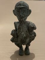 Vintage Skulptur Mutter mit zwei Kindern auf den Hüften