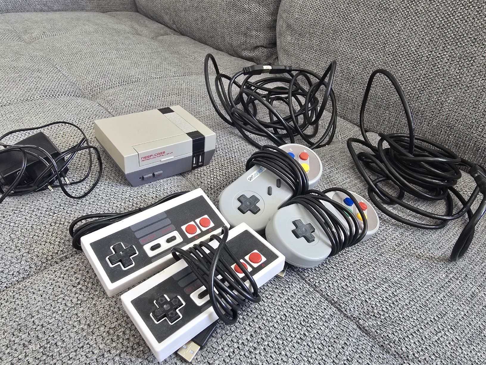 Nintendo Console: Raspberry Pi RetroPie Konsole. 4 Controller, NESPi, Zubehör. – Usato da Luzern venduto da Moonviper 1