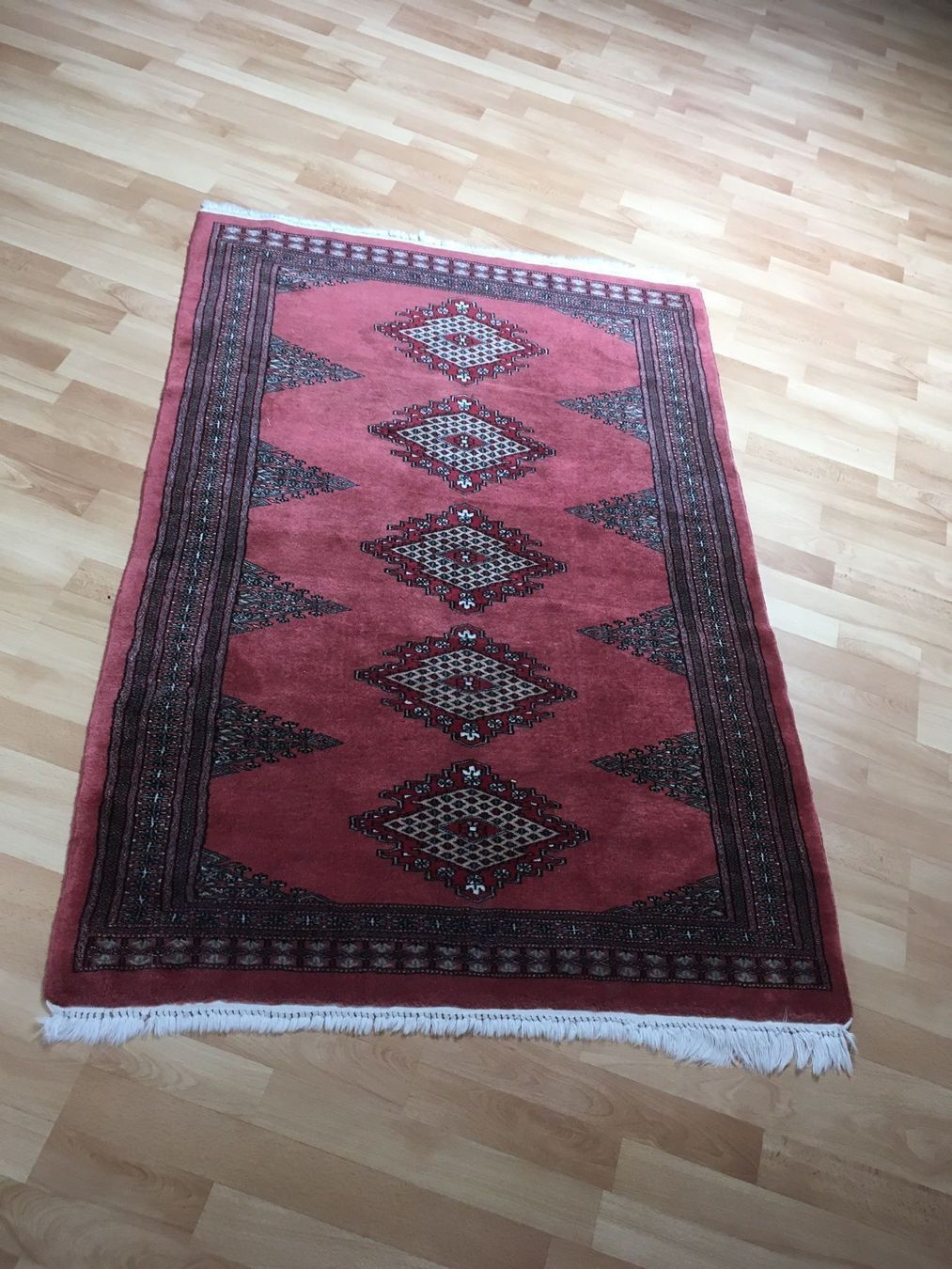 Teppiche: Antiker Hand geknüpfter  Teppich in rot – Gebraucht aus Bettwiesen von Zustand57