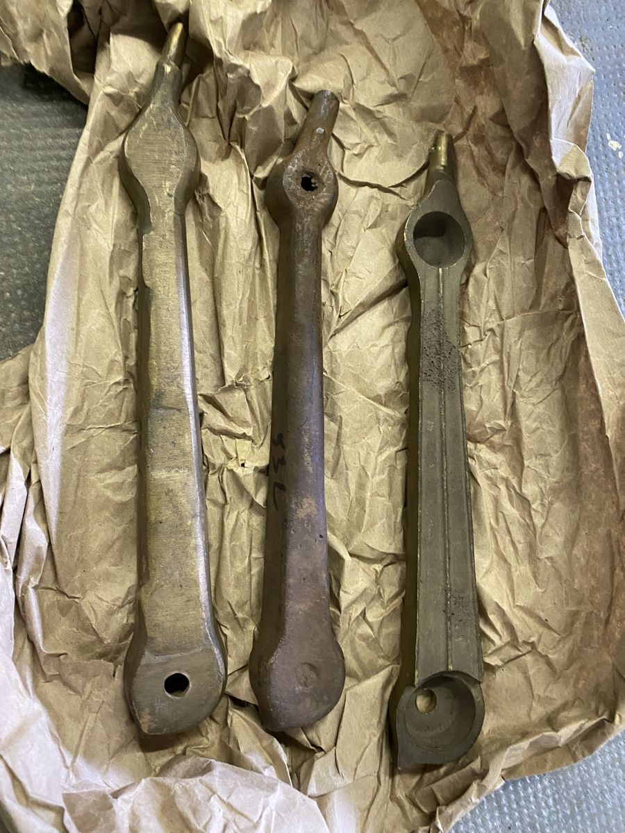 Ford Tutti pezzi di ricambio auto: Ford Model A support de pare-brise en laiton – Usato da Collonges venduto da Nivek_They5