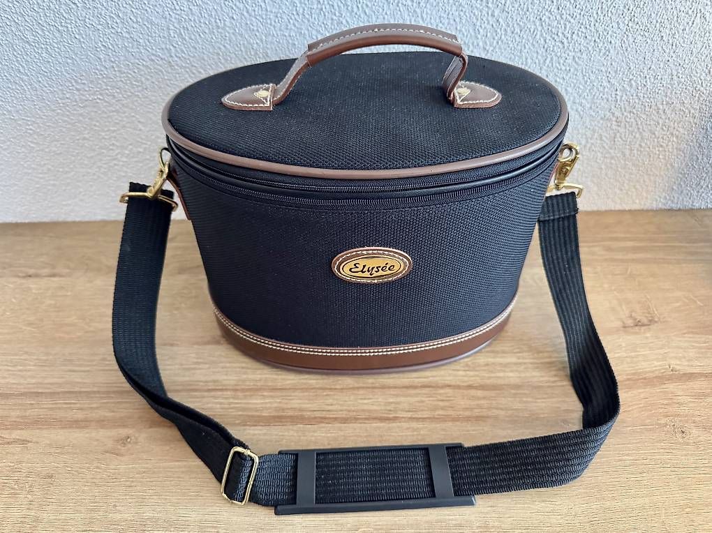 Valises de voyage: Kosmetikkoffer Elysée – D'occasion à Diepoldsau par Take1 1