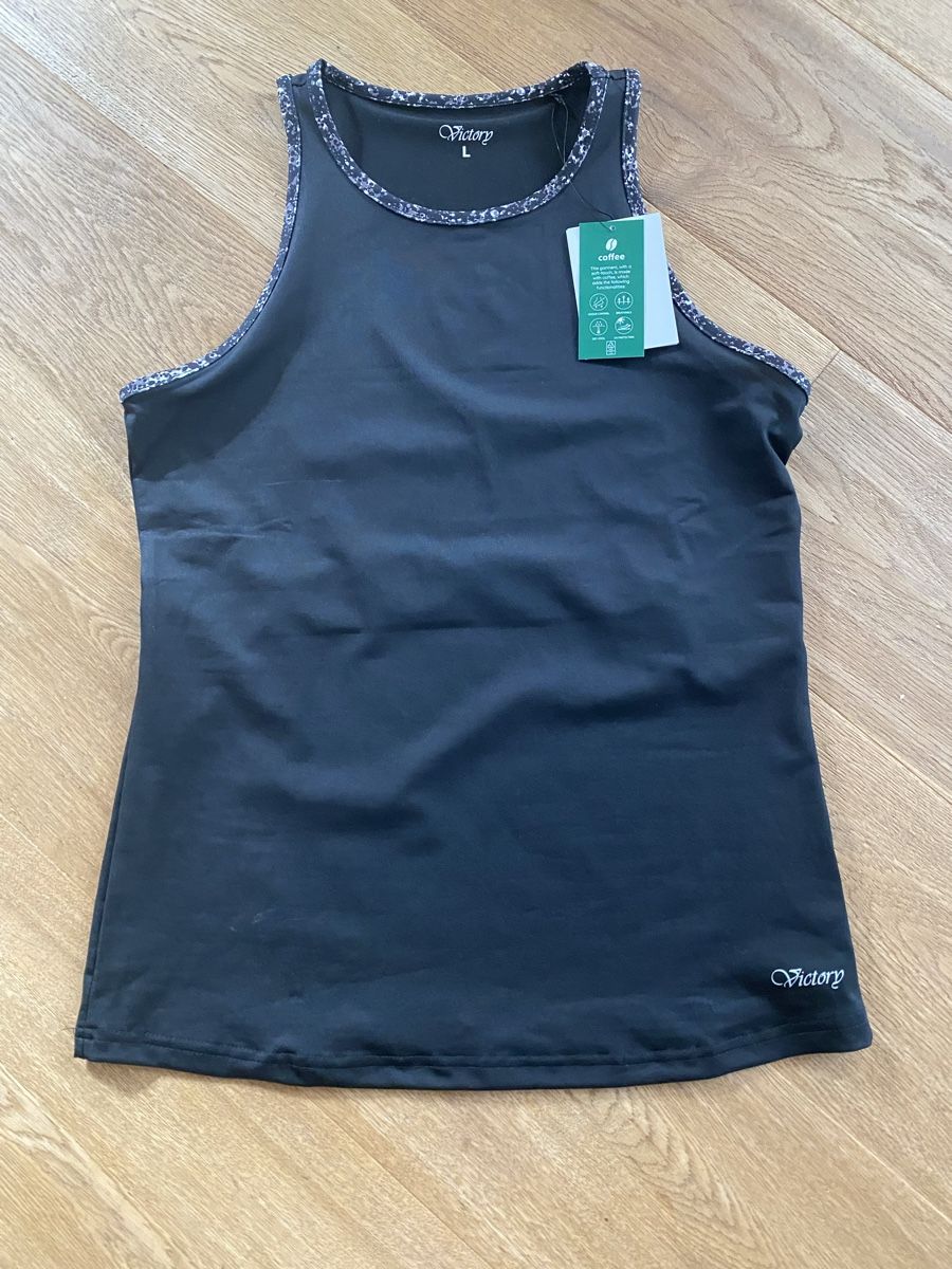 Top: Fitnesstop neu Gr L eher M – Nuovo (secondo la descrizione) da Amriswil venduto da samettigerli