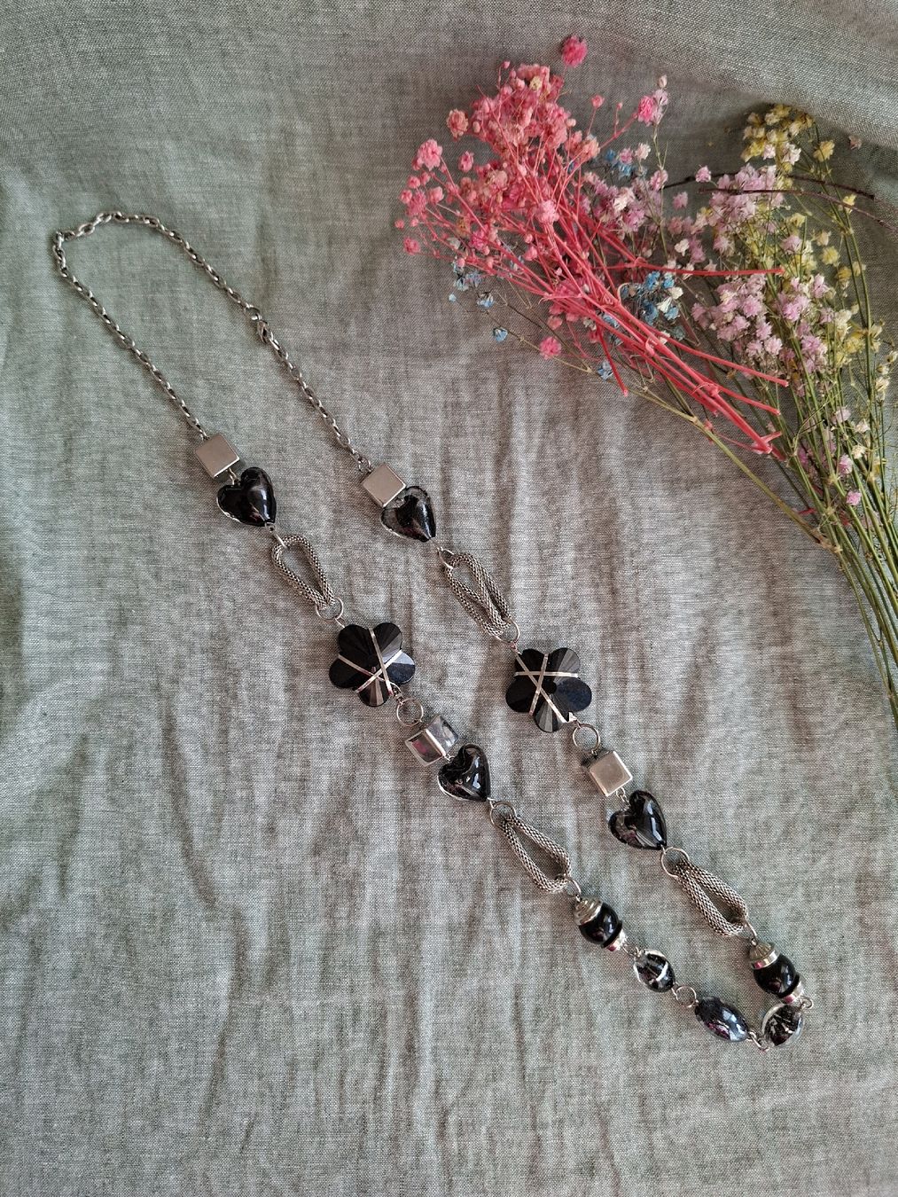 Catenine: Collier Design Noir & Métal Argenté – Nuovo (secondo la descrizione) da Lutry venduto da Sim_Sta 2