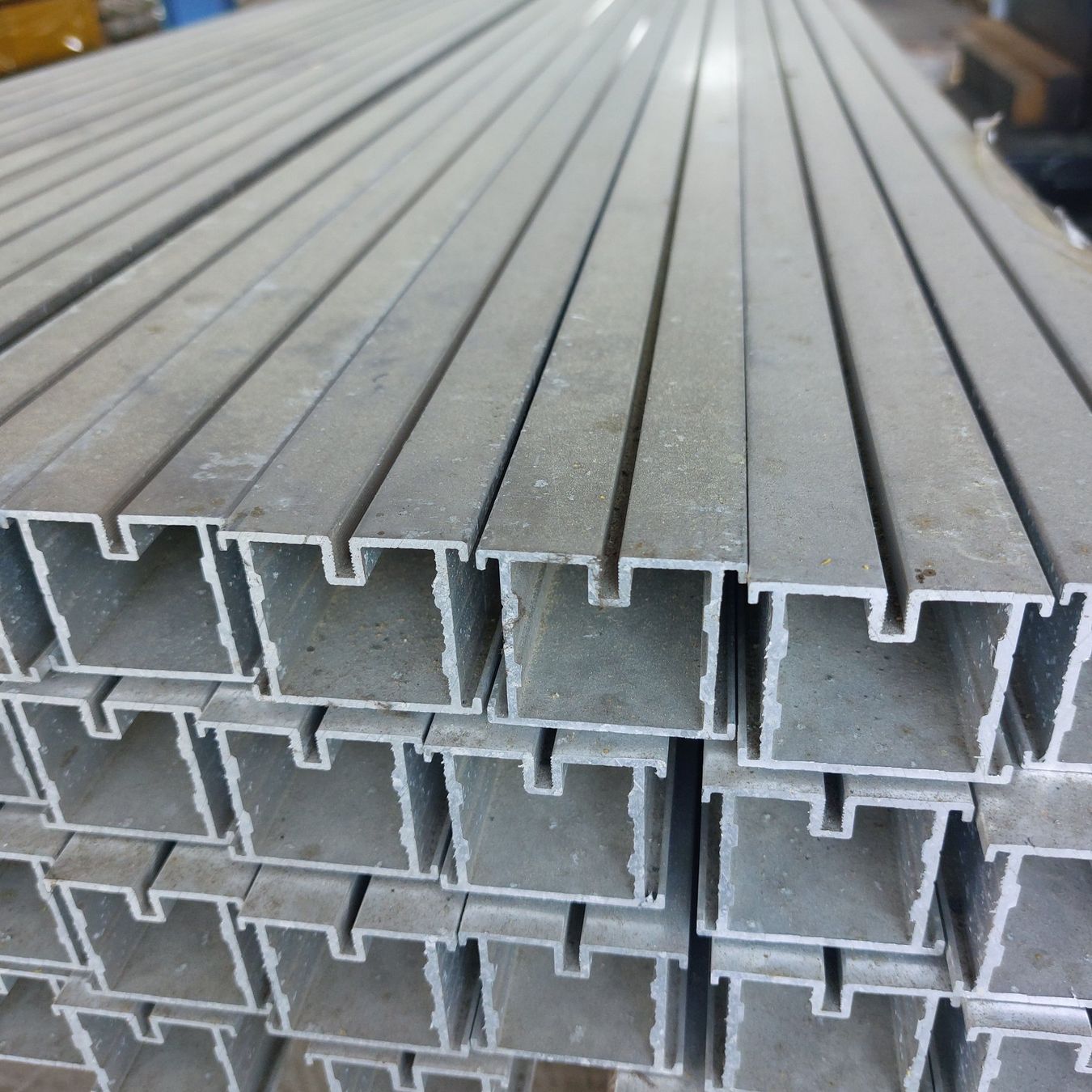 Profile: Aluschienen blank 45/38 mm, 4.00 m – Neu (gemäss Beschreibung) aus Langenthal von Schaerer_Holz_AG