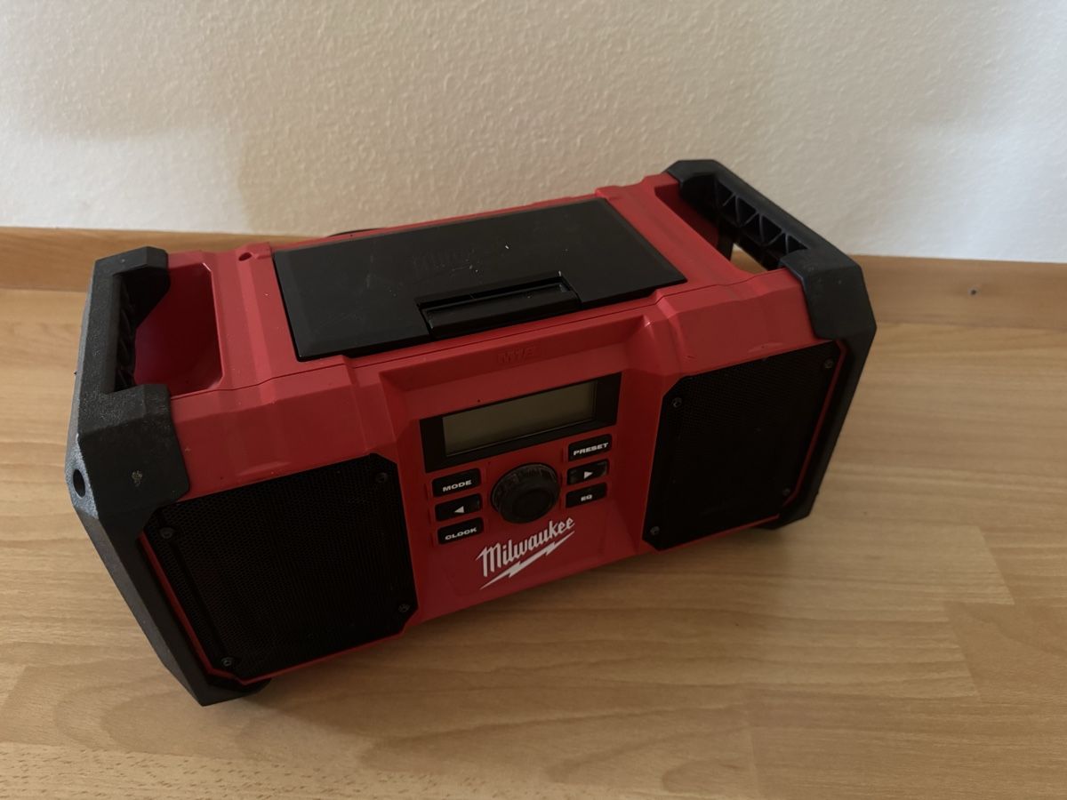 Milwaukee Radios: Milwaukee Radio – Gebraucht aus Arch von Neuhuus97