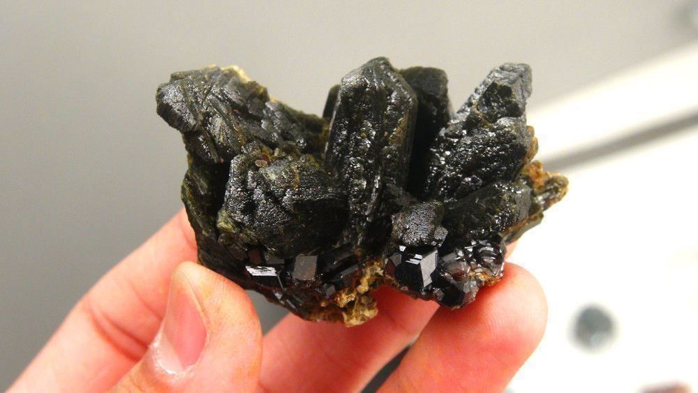 Minerali & Pietre curative: Granat var Melanit auf Epidot – Usato da Schinznach Bad venduto da Demerald 9