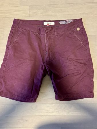 Short Blend bordeaux taille L - parfait pour l'été!