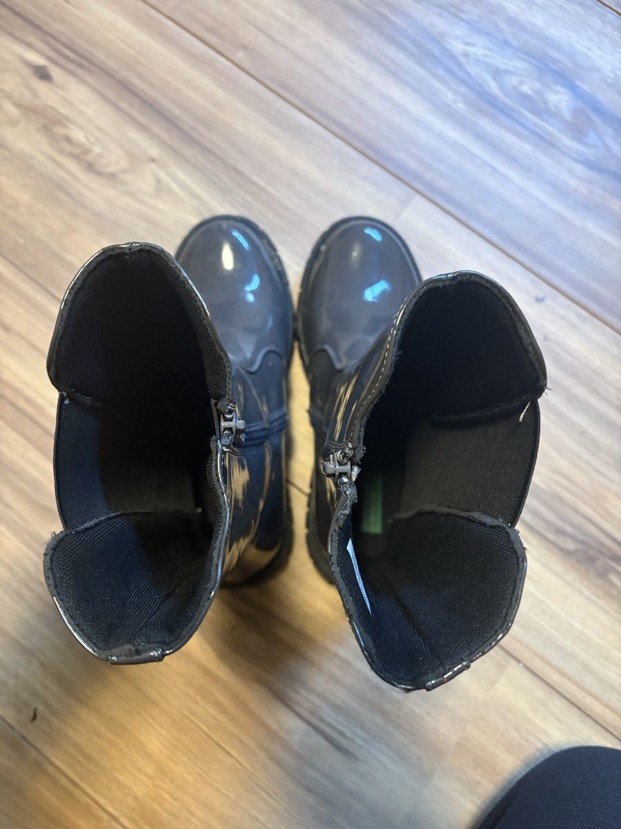 Benetton Scarpe per ragazze: Benetton Stiefel, Gr. 36, Grau-Glänzend – Usato da Witterswil venduto da gandia05 3