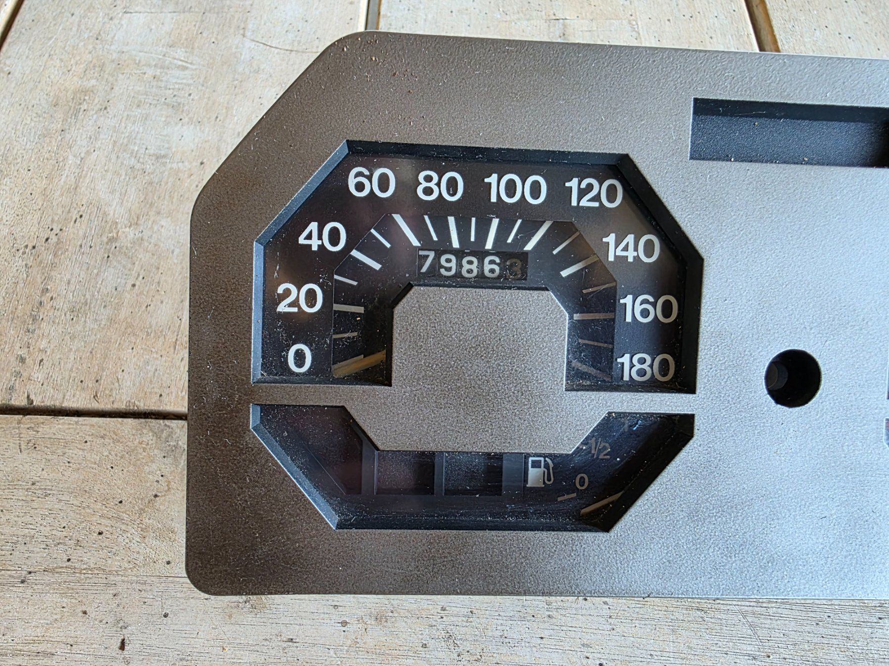 Fiat Tutti pezzi di ricambio auto: Auto Ersatzteil Tachometer Youngtimer evtl. Fiat 127 – Usato da Walterswil BE venduto da Lonitti 2