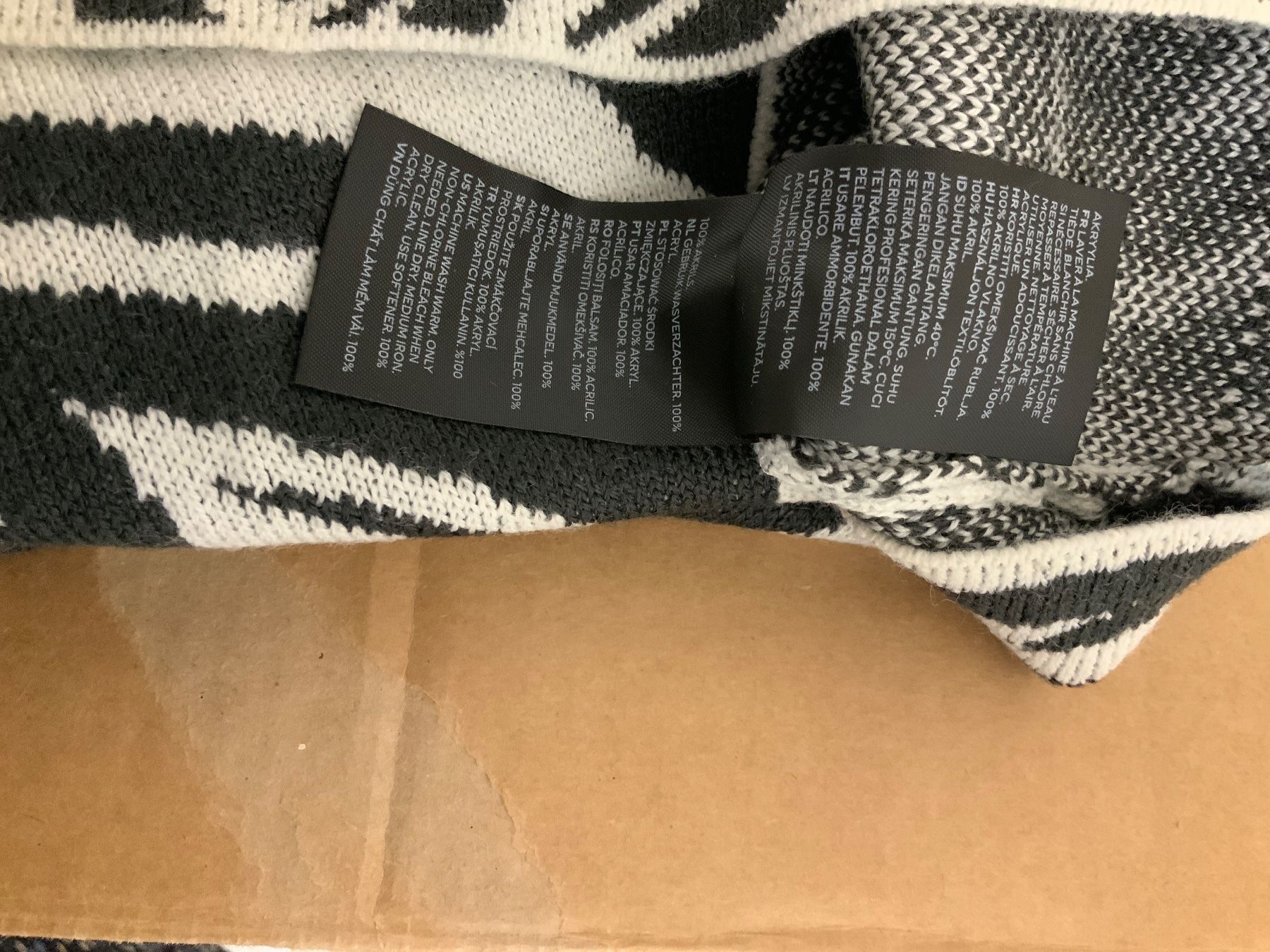 H&M Maglioni & Felpe: Pullover H&M schwarz weiss gemustert Grösse S/ M – Usato da Wallisellen venduto da AS.TZ. 4