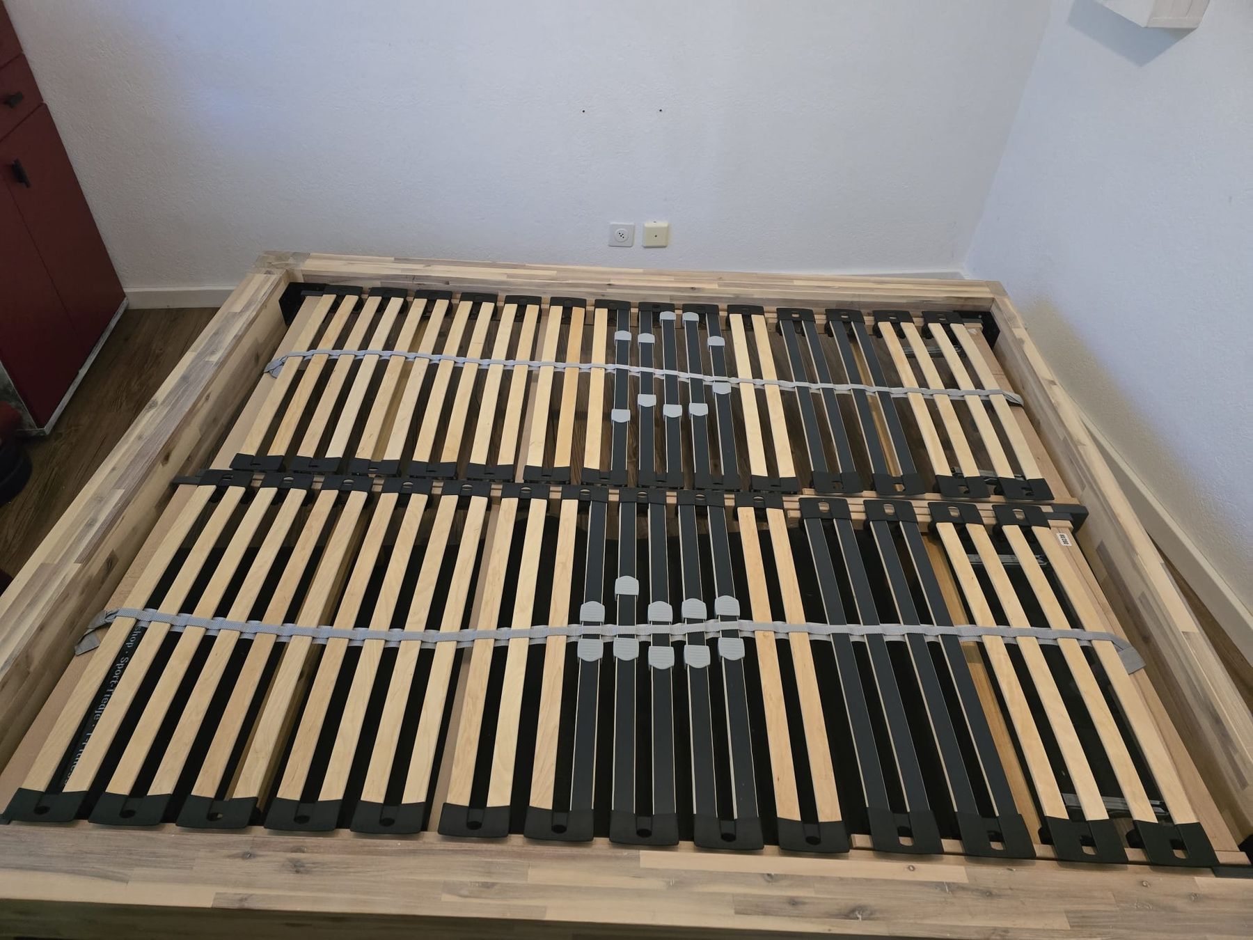 Lits: Holzbett – D'occasion à hilterfingen par rooney82