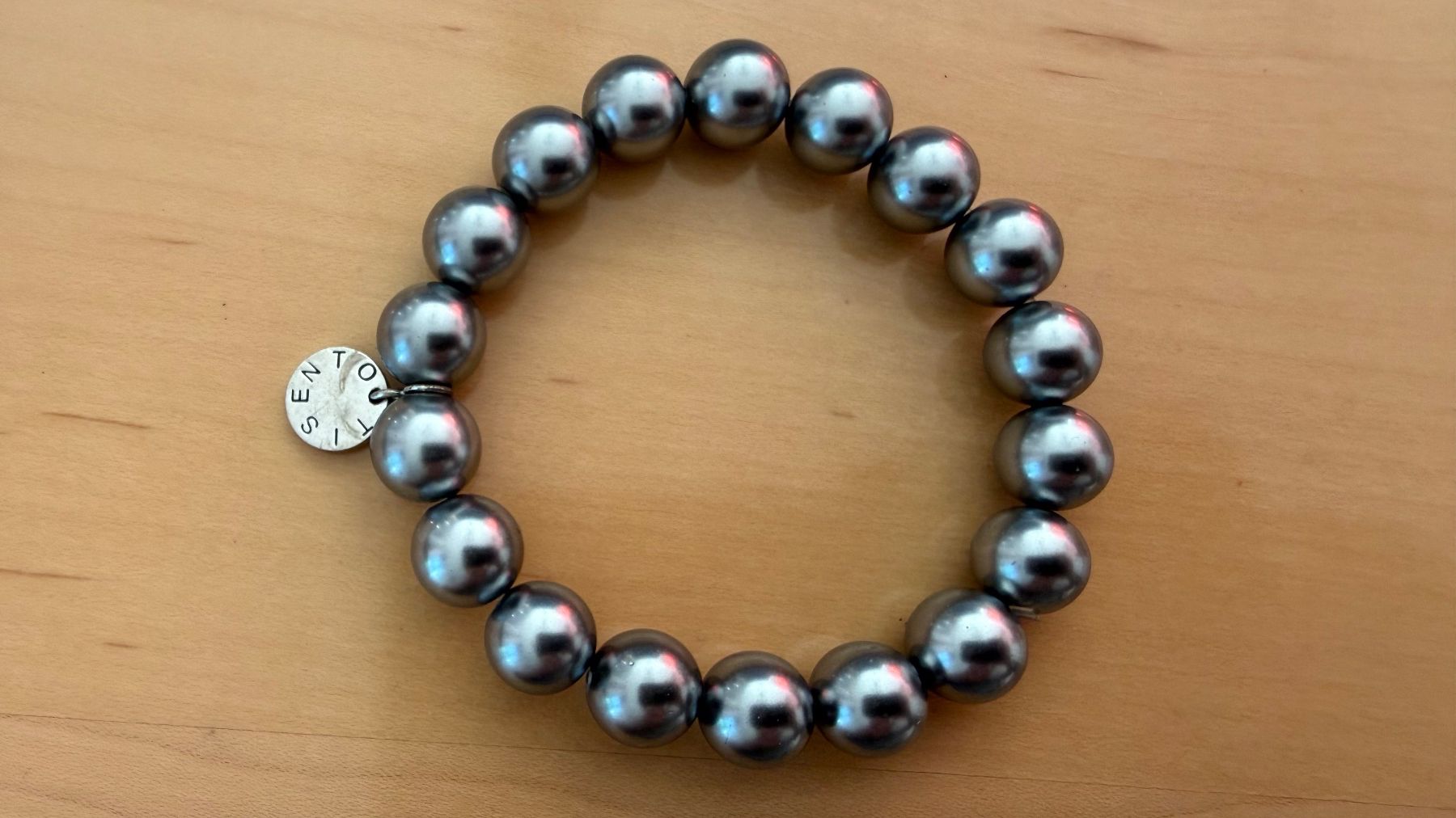 Bracciali & Braccialetti: Armband TISENTO grau Perlen NEU – Nuovo (secondo la descrizione) da Buhwil venduto da Lin66
